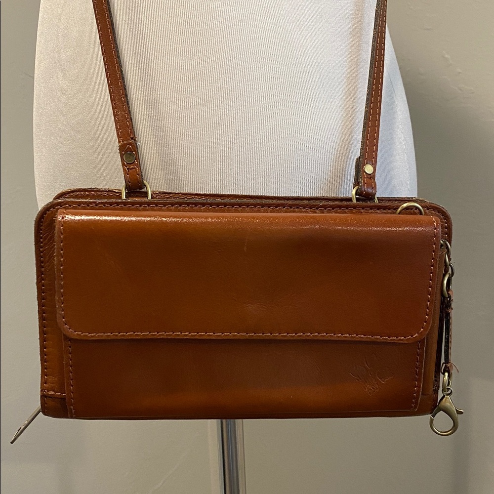 Rarely used, leather crossbody wallet/purse - Picture 2 of 9